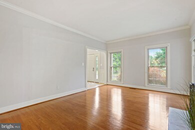 8312 Rampart Ct, Alexandria, VA 22308 - photo 5