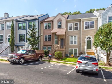 8320 Linden Oaks Ct, Lorton, VA 22079 - photo 2