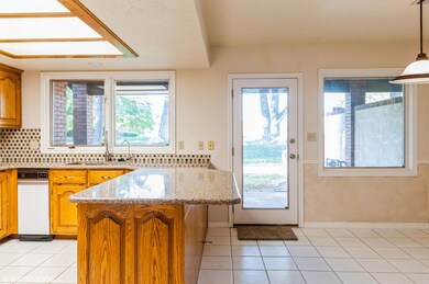 07_3530ManzanitaRD_10_177_Kitchen_HiRes