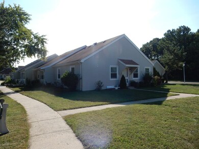 84 Parkway Dr unit 1000, Freehold, NJ 07728 - photo 5