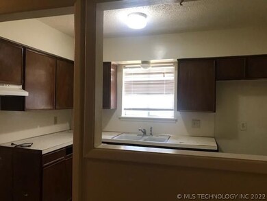 6037 S Madison Place, Tulsa, OK 74105 - photo 6