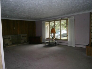 Spacious living room with crown molding, recessed 