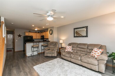 3040 Samuel Ct SW unit B, Cedar Rapids, IA 52404 - photo 4
