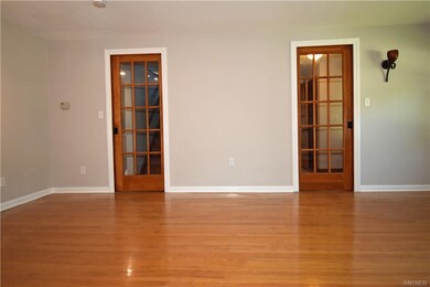 Glass pocket doors in living room make this a mult