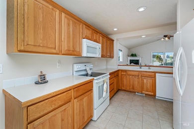 239 E Spinosa Dr, Meridian, ID 83646 - photo 4