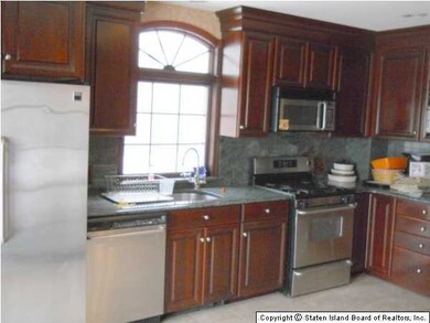 286 Edison St, Staten Island, NY 10306 - photo 2