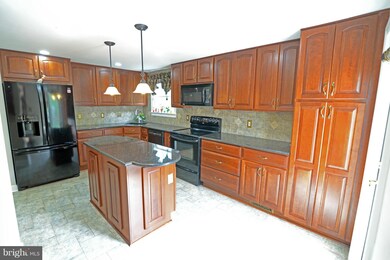 6309 Skinner Dr, Burke, VA 22015 - photo 6