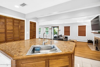 27 Maxwell Rd Eatontown NJ-large-013-011