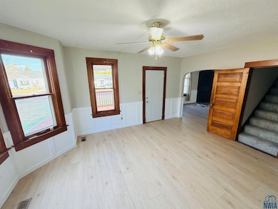 305 N Main St, Lennox, SD 57039 - photo 7