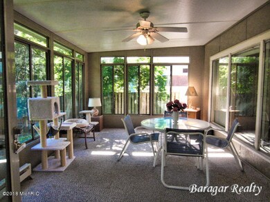 1008 Lockridge Dr NE, Grand Rapids, MI 49505 - photo 7