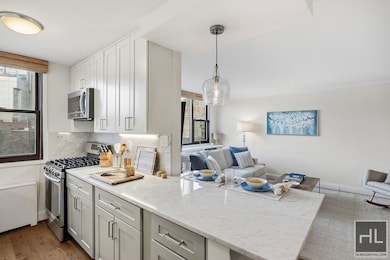 Cezanne Apartments unit 7L, New York, NY 10014 - photo 6