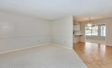 10417 W Kingswood Cir-large-005-002-Main