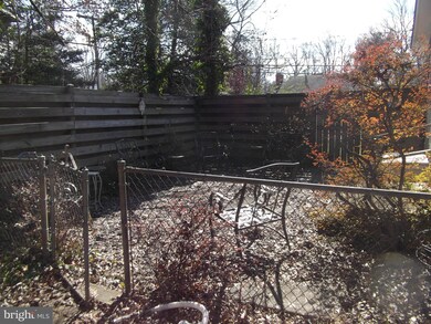 10940 Byrd Dr, Fairfax, VA 22030 - photo 3