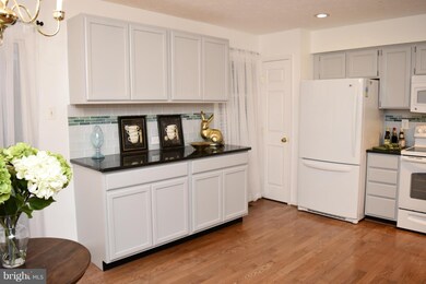 7942 Brightwind Ct, Ellicott City, MD 21043 - photo 4