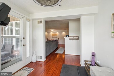 3560 Sherbrooke Cir unit 103, Woodbridge, VA 22192 - photo 3