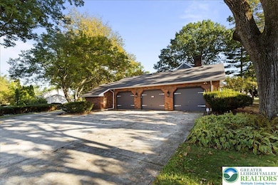 1331 Armstrong Rd, Bethlehem, PA 18017 - photo 4