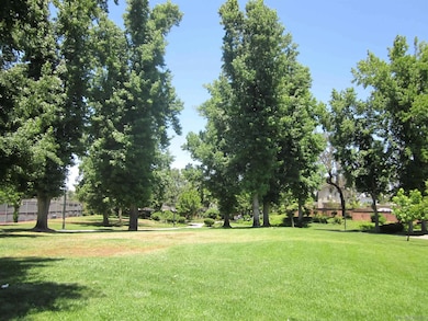 10706 Esmeraldas Dr unit 6, San Diego, CA 92124 - photo 2