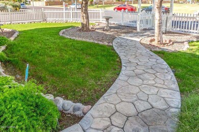 05 Front Yard
