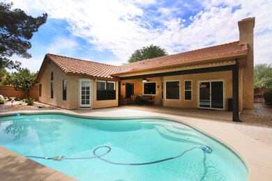 Larona_Bacyard_pool