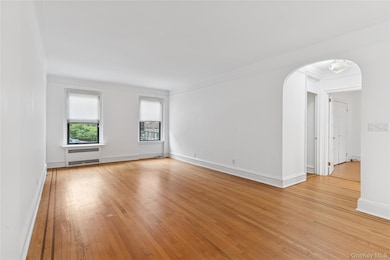 73-20 Austin St unit 2E, Forest Hills, NY 11375 - photo 2