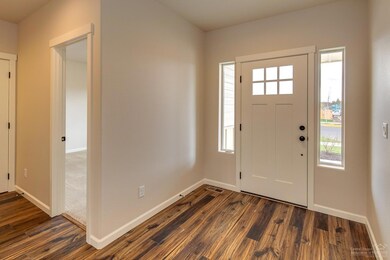 711 NW Rimrock Dr, Redmond, OR 97756 - photo 3