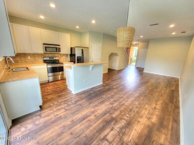 2311 Red Moon Dr, Jacksonville, FL 32216 - photo 6