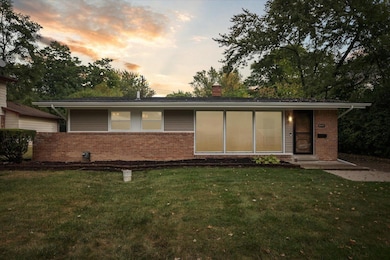 29484 Spring Hill Dr, Southfield, MI 48076 - photo 2