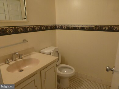 11055 Camfield Ct unit 8C-201, Manassas, VA 20109 - photo 2