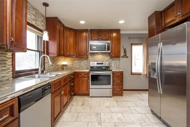 626 Eureka St, Waterloo, IA 50702 - photo 5