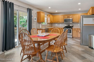 9714 Evanwood Ct, Louisville, KY 40228 - photo 7