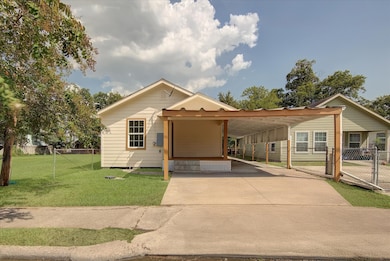 1118 Cypress St, Baytown, TX 77520 - photo 2