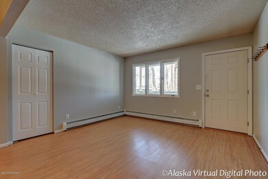 Living Room/Entry