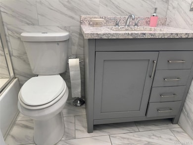 Town'n Harbor unit 20D, Freeport, NY 11520 - photo 7