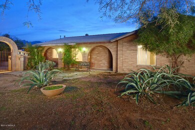 Gated courtyard entryway