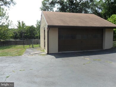 435 Manatawny St, Pottstown, PA 19464 - photo 3