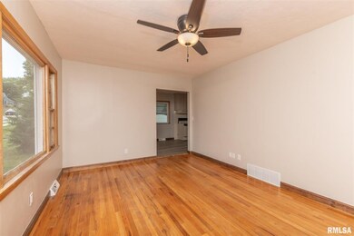 1310 W 36th St, Davenport, IA 52806 - photo 4