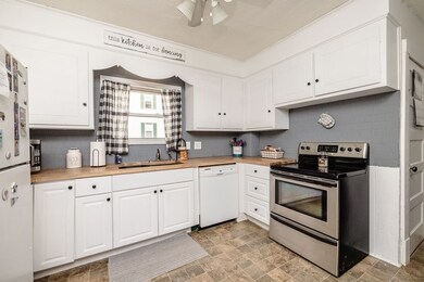 25 Henry Harris St, Chicopee, MA 01013 - photo 5