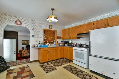 Kitchen With Gas Oven