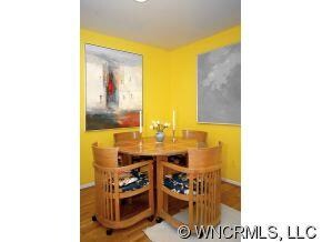 Eat-In Kitchen Area