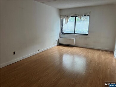 The Chateau unit 2E, Cliffside Park, NJ 07010 - photo 5