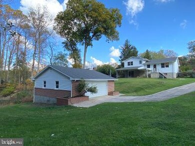 1326 Hillcrest Dr, Sykesville, MD 21784 - photo 2