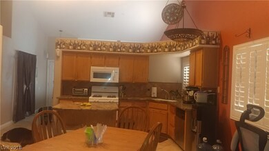 Kitchen/Dining area