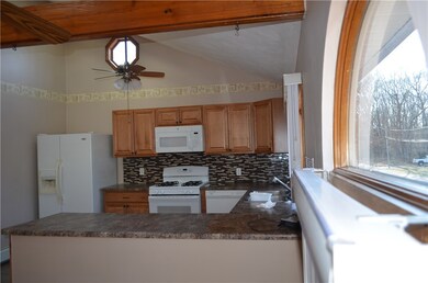 24 Loring Rd unit 2nd fl, Warwick, RI 02889 - photo 6