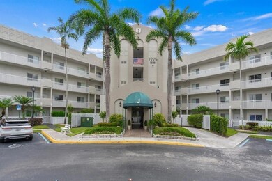South Hampton unit 405, Tamarac, FL 33321 - photo 2