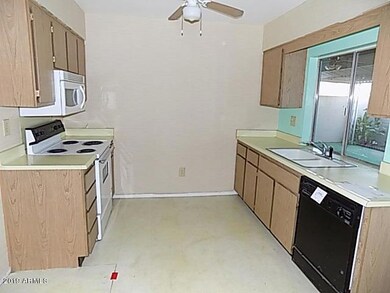 13691 N Garden Court Dr, Sun City, AZ 85351 - photo 3