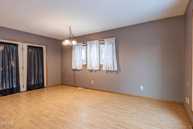 511 8th Avenue - MLS Size-17