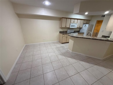 814 Crest Pines Dr unit 915, Orlando, FL 32828 - photo 5