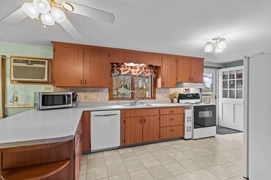 135 Draper Ave, North Attleboro, MA 02760 - photo 5