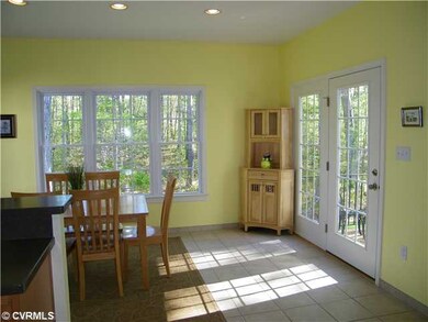 Breakfast Nook - Sunny Breakfast Room (16X10) Over