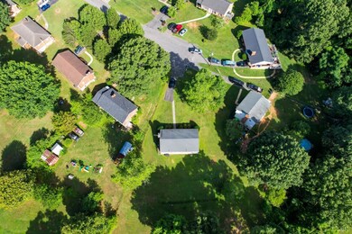 136 Long Pine Dr, Madison Heights, VA 24572 - photo 3